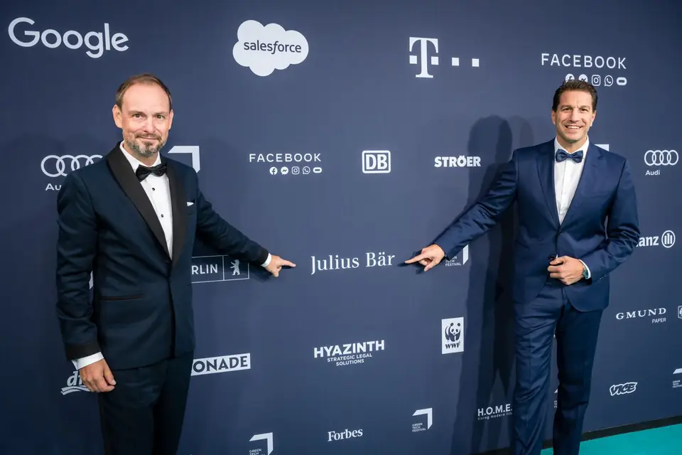 Two hosts at the partner wall