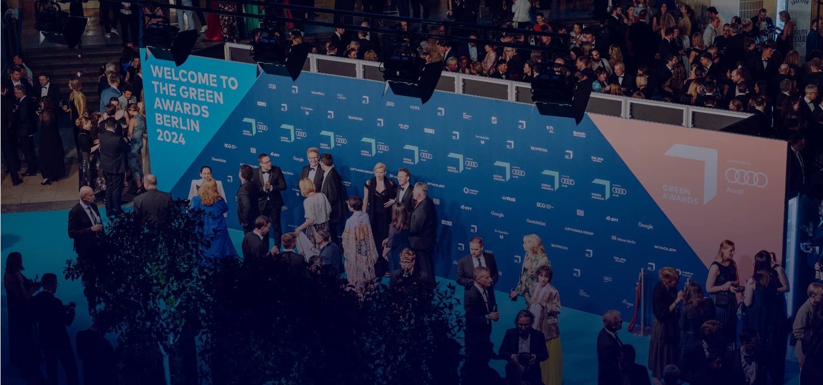 Guests on the blue carpet in front of the partner wall at the GREEN AWARDS, Berlin 2024